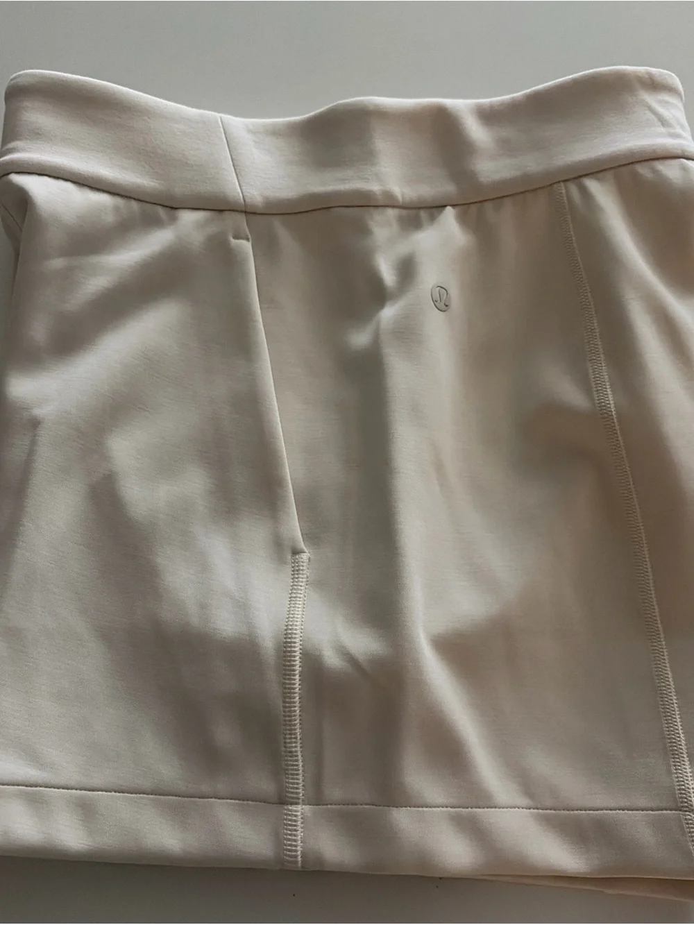 Lululemon softstreme high rise short women’s extra small cream white
